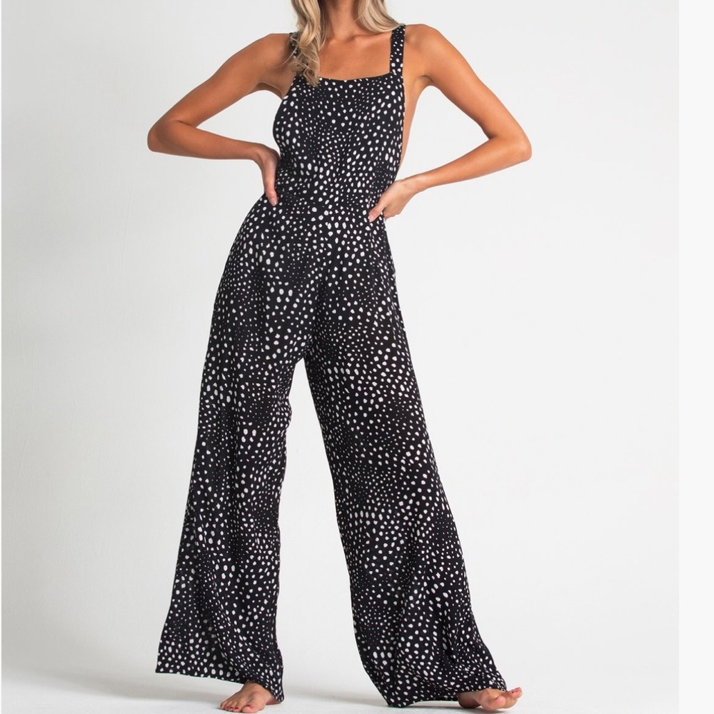 Super cute Billabong overalls - sold out in XS! 🖤